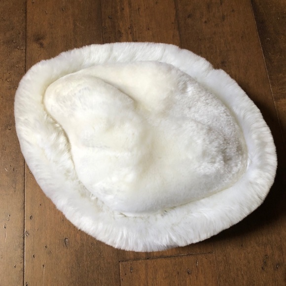 Women's 100% Sheepskin Fleece Cloche Hat - Picture 1 of 5